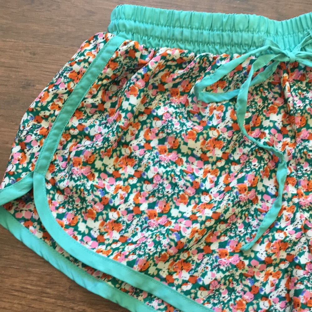 Shorts - Picture 2 of 5
